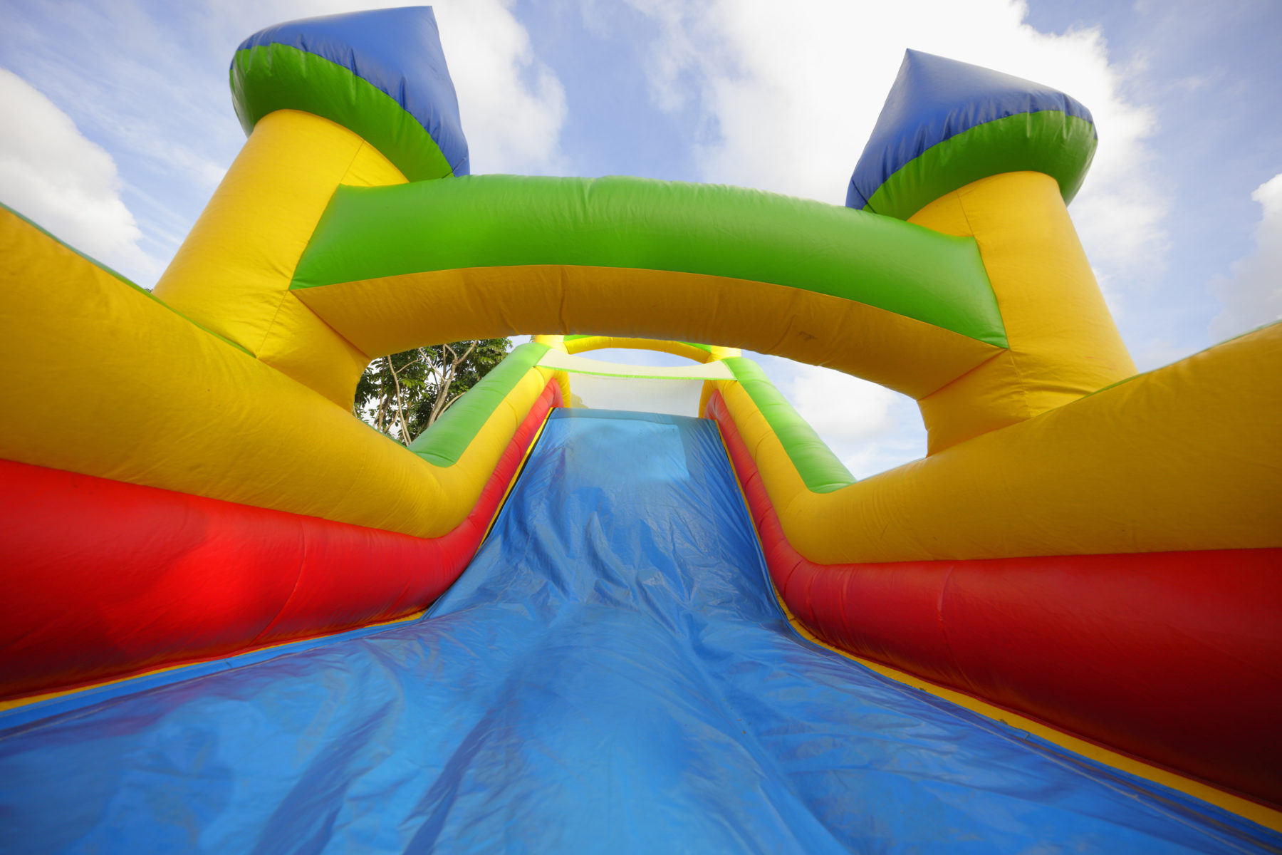 Read more about the article Safety Tips for Inflatable Play Equipment